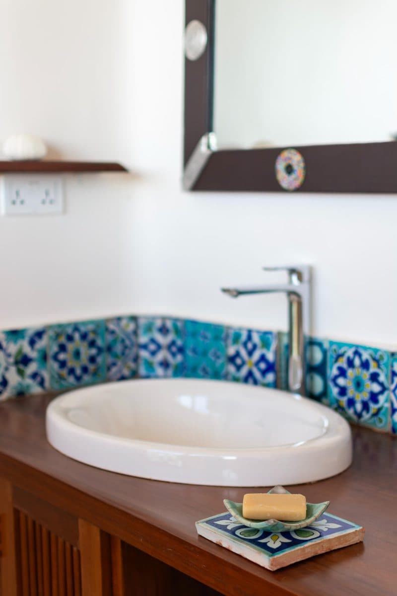 La Maison Bleue Naivasha — white vessel sink, chrome faucet and patterned soap dish